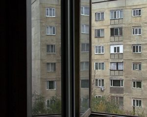 2008_Fenster_ALMATY_05_Still-01_720x576